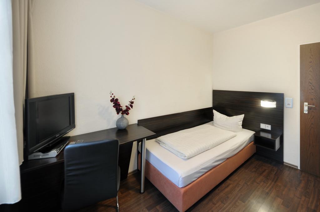Fair Hotel Frankfurt - An Der Messe Fráncfort del Meno Habitación foto