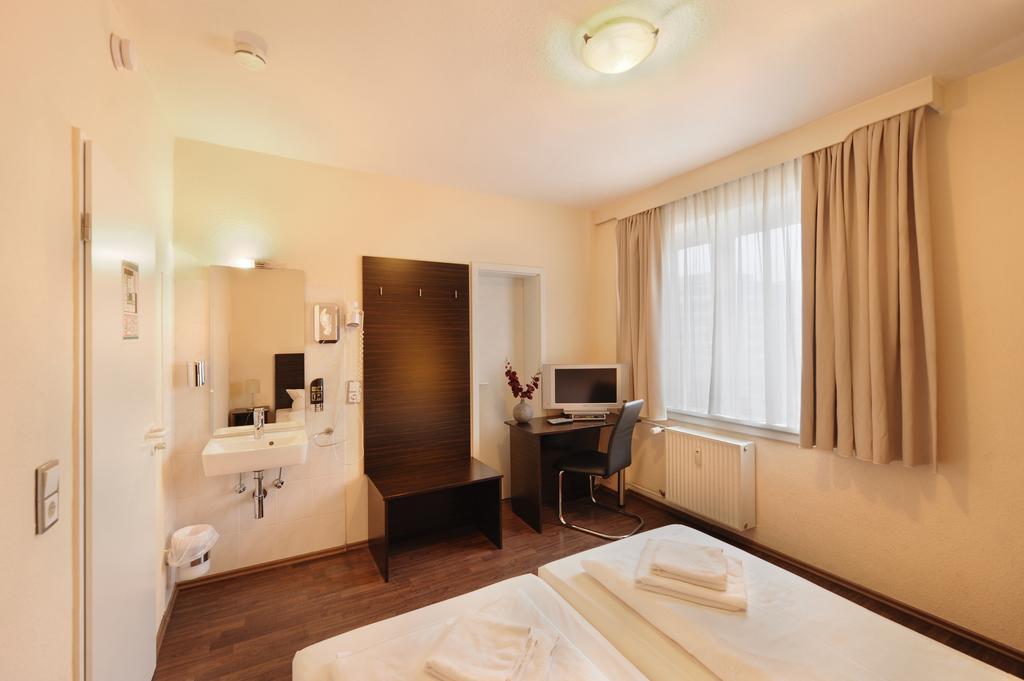 Fair Hotel Frankfurt - An Der Messe Fráncfort del Meno Habitación foto