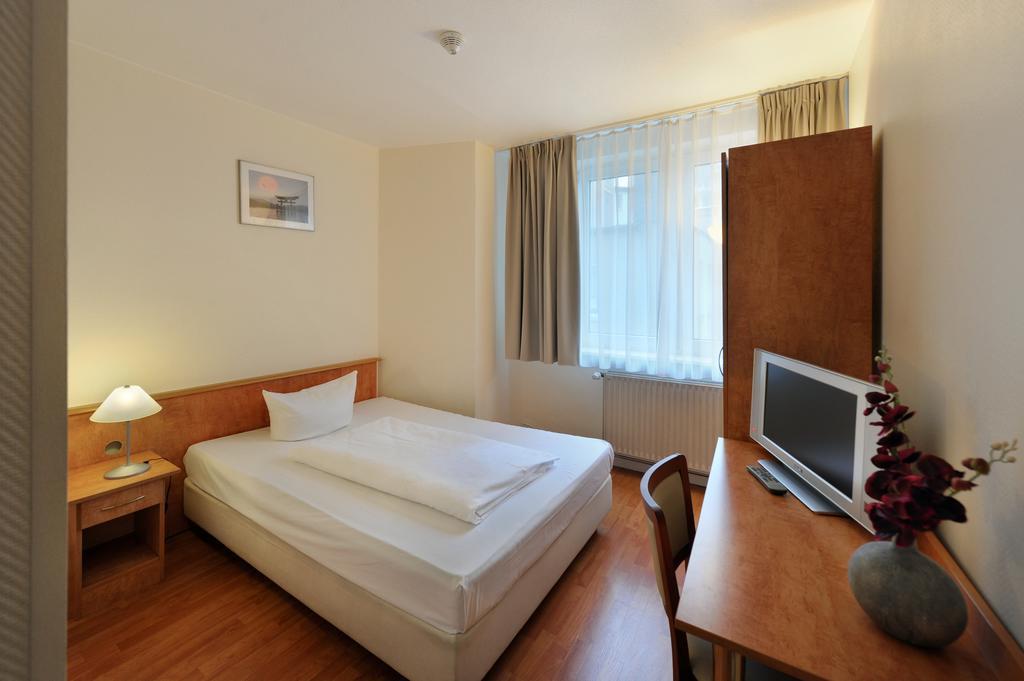 Fair Hotel Frankfurt - An Der Messe Fráncfort del Meno Habitación foto