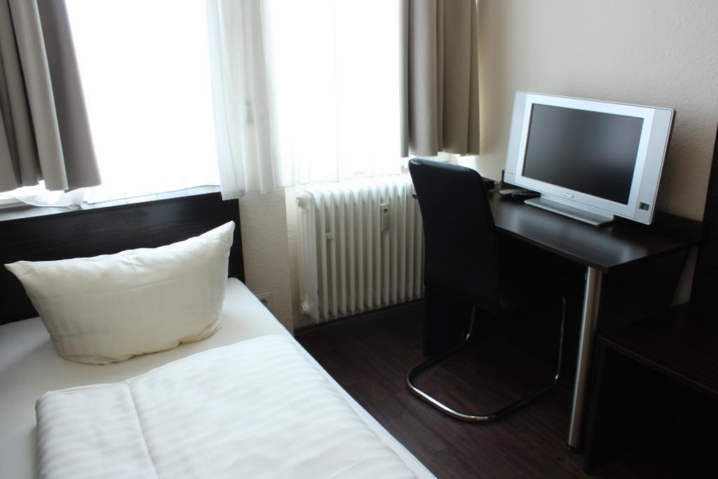 Fair Hotel Frankfurt - An Der Messe Fráncfort del Meno Habitación foto